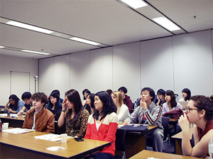 ユニバーサルデザイン研修受講の様子